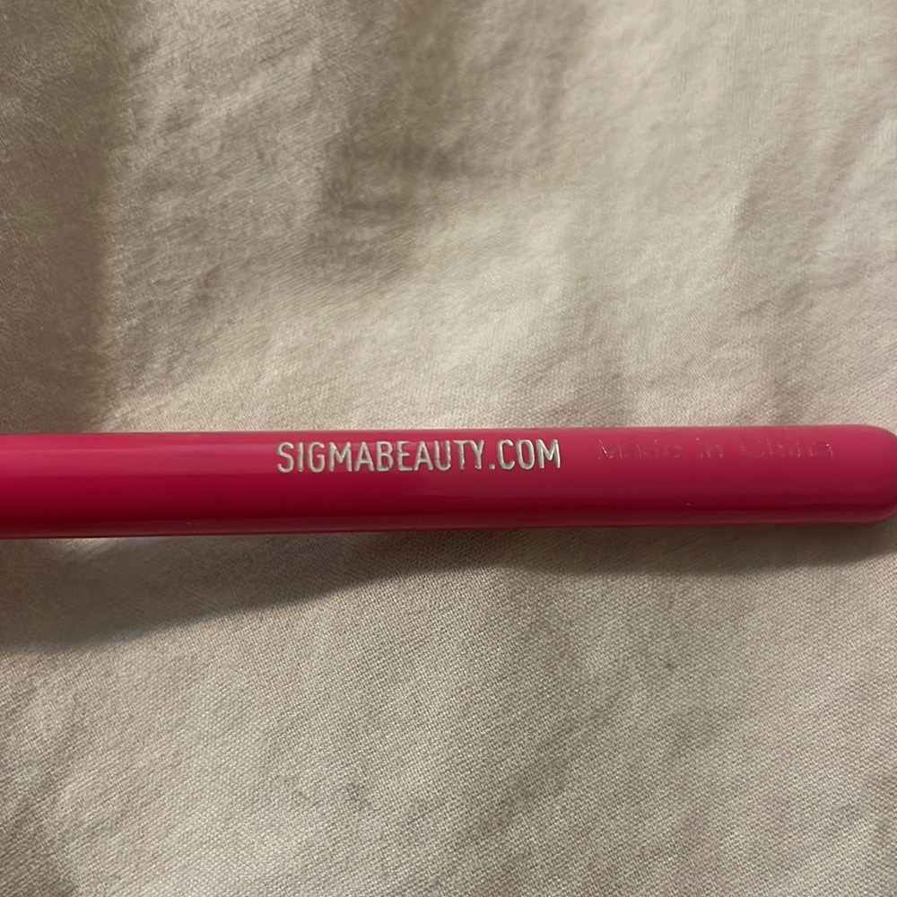 Sigma E70 Medium Angled Shading Brush travel size - Picture 4 of 4